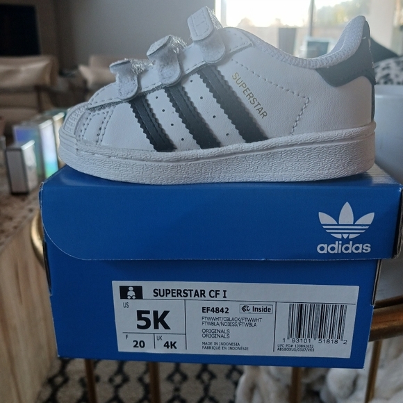 New. Adidas 5k toddlers. - Picture 2 of 5